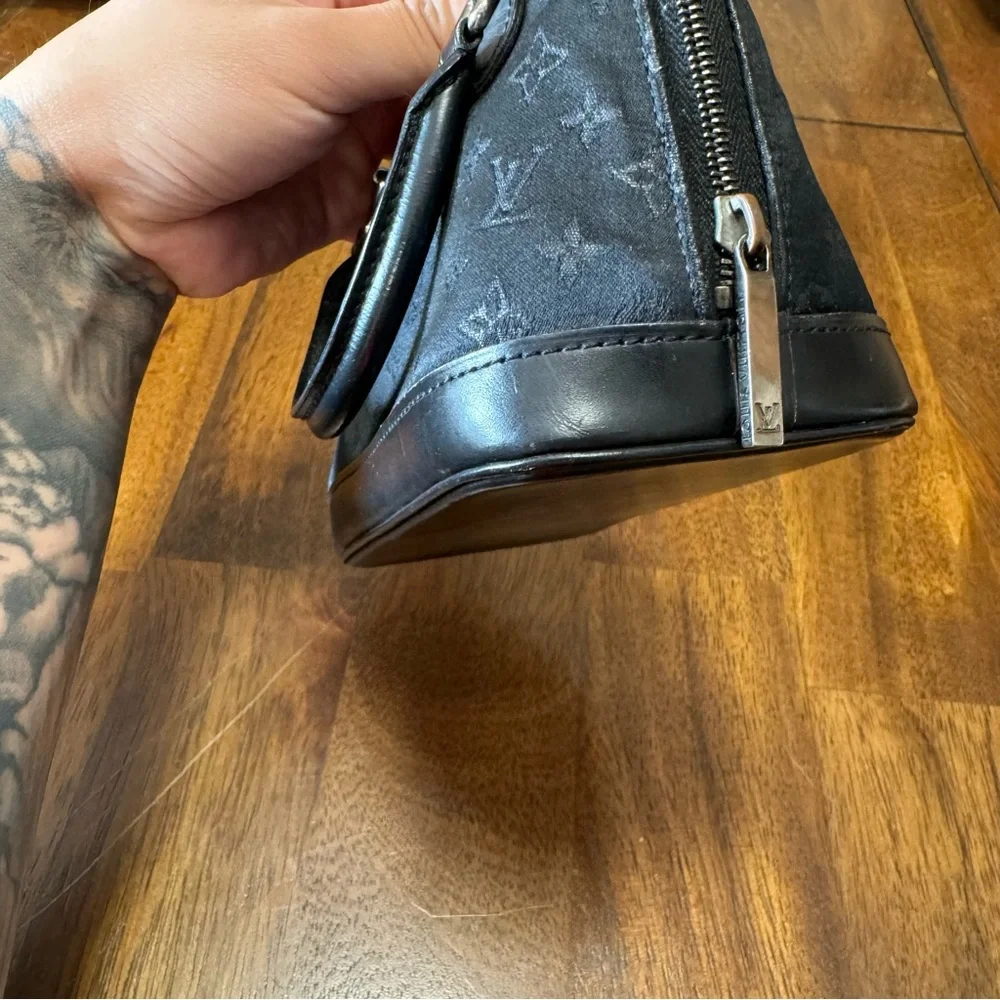 Louis Vuitton Satin Alma - Picture 8 of 16